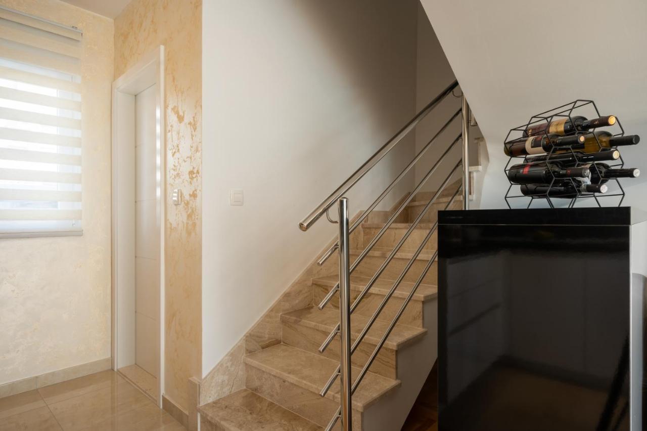 Apartment Tikvarin, Kastel Kambelovac Kastela Ngoại thất bức ảnh
